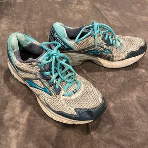Brooks Running Shoes Size 9